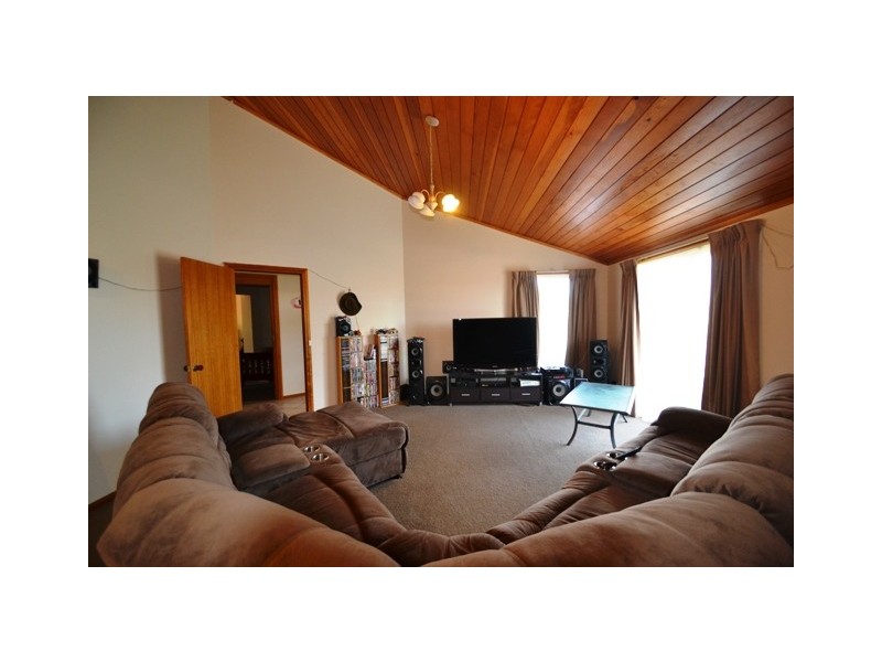 17 Hanley Crescent, Seymour VIC 3660