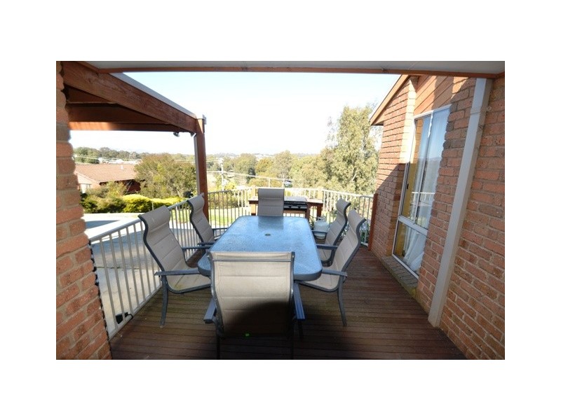 17 Hanley Crescent, Seymour VIC 3660