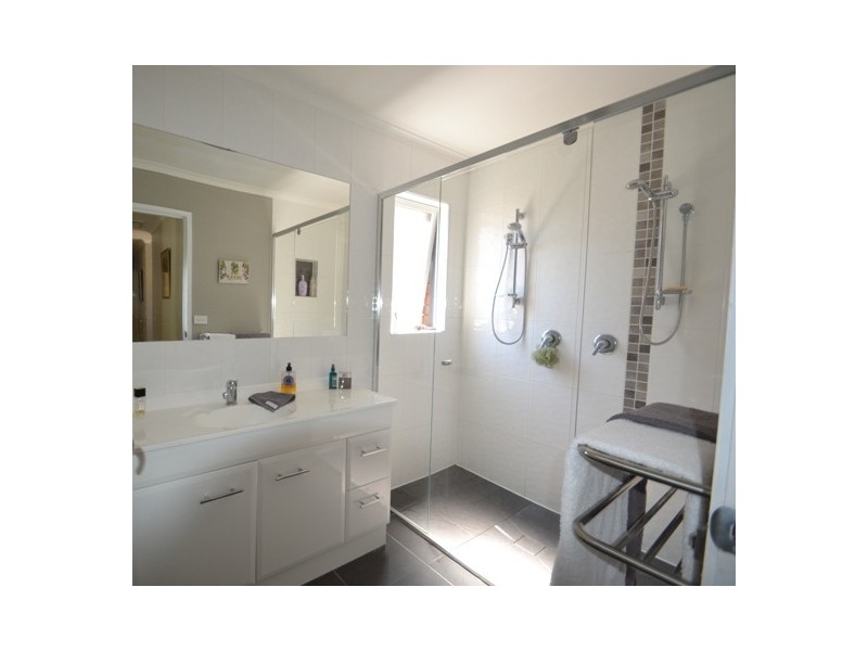 34 Hanley Crescent, Seymour VIC 3660