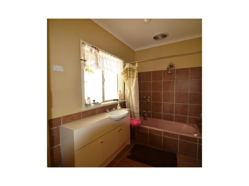 38 Wallis, Seymour VIC 3660