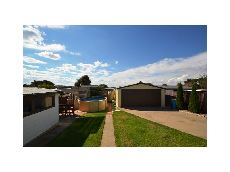 28 Heywood Cres, Seymour VIC 3660