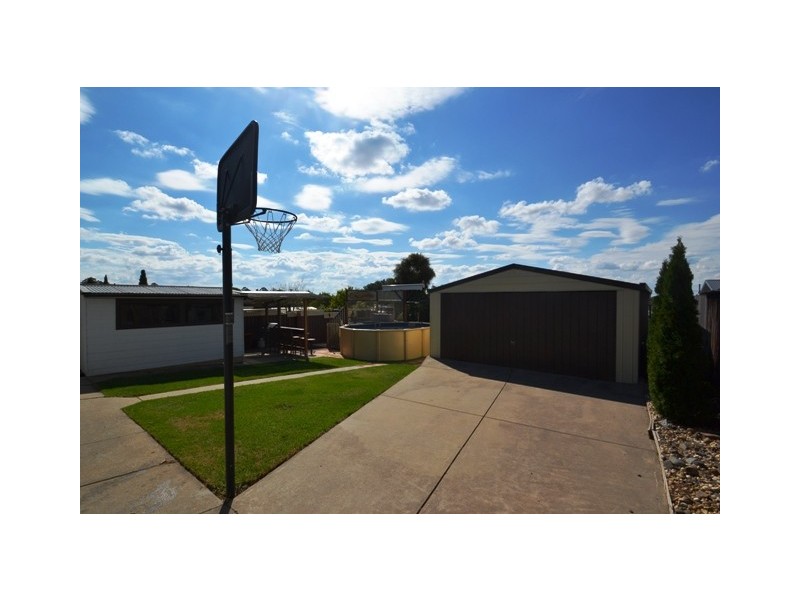 28 Heywood Cres, Seymour VIC 3660