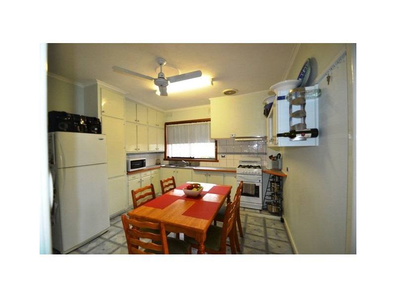 28 Heywood Cres, Seymour VIC 3660