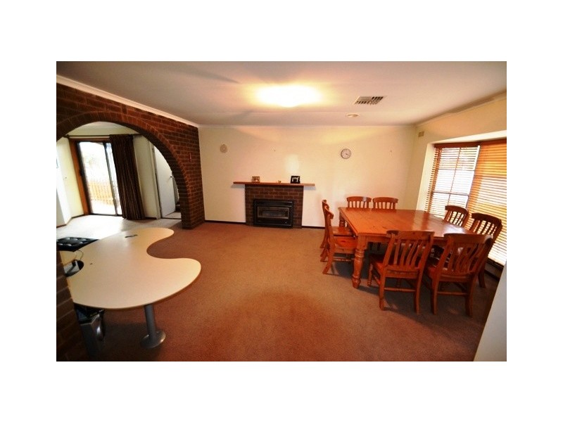 5 Hanley Crs, Seymour VIC 3660