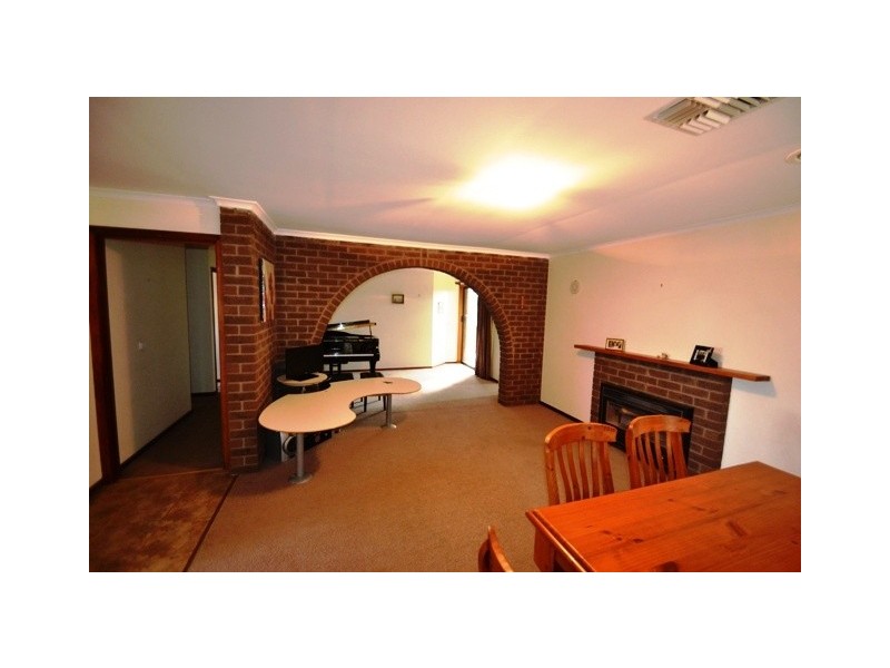 5 Hanley Crs, Seymour VIC 3660