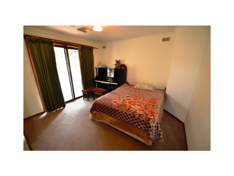 5 Hanley Crs, Seymour VIC 3660