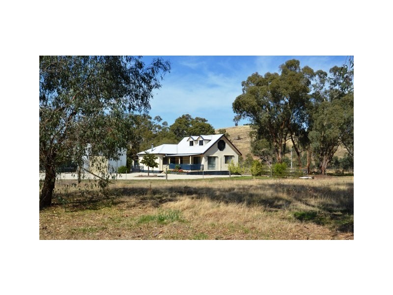 20 East West Hall Lane, Seymour VIC 3660
