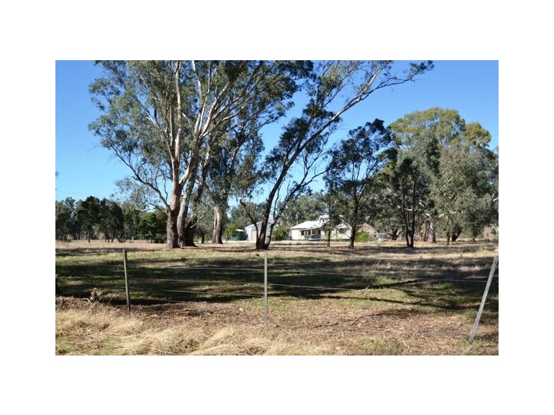 20 East West Hall Lane, Seymour VIC 3660