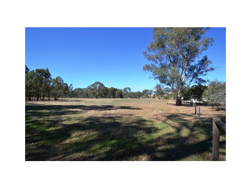 20 East West Hall Lane, Seymour VIC 3660