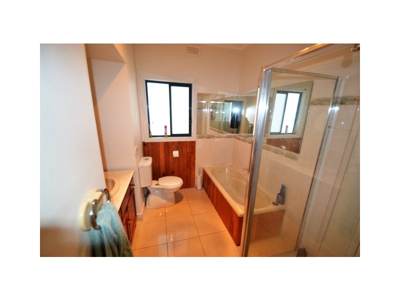 20 East West Hall Lane, Seymour VIC 3660