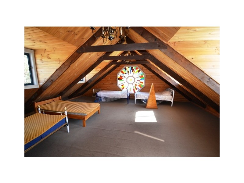 20 East West Hall Lane, Seymour VIC 3660