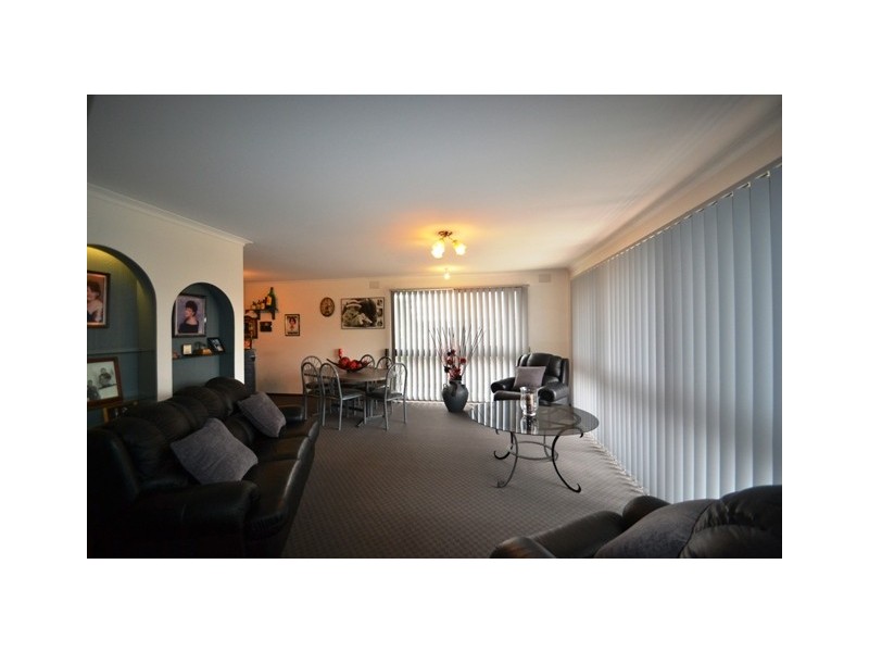 24 Priestley Crescent, Seymour VIC 3660