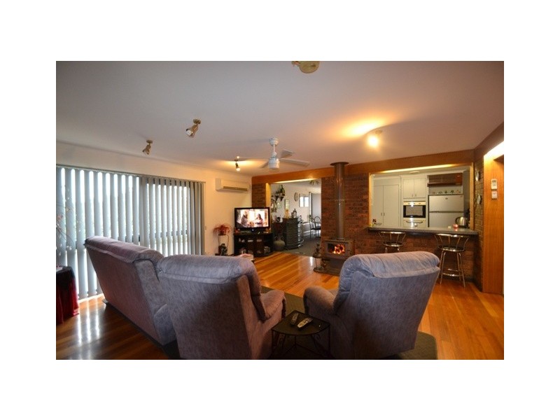 24 Priestley Crescent, Seymour VIC 3660