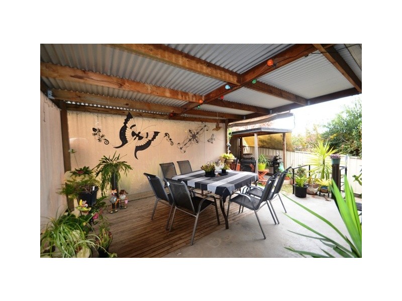 24 Priestley Crescent, Seymour VIC 3660