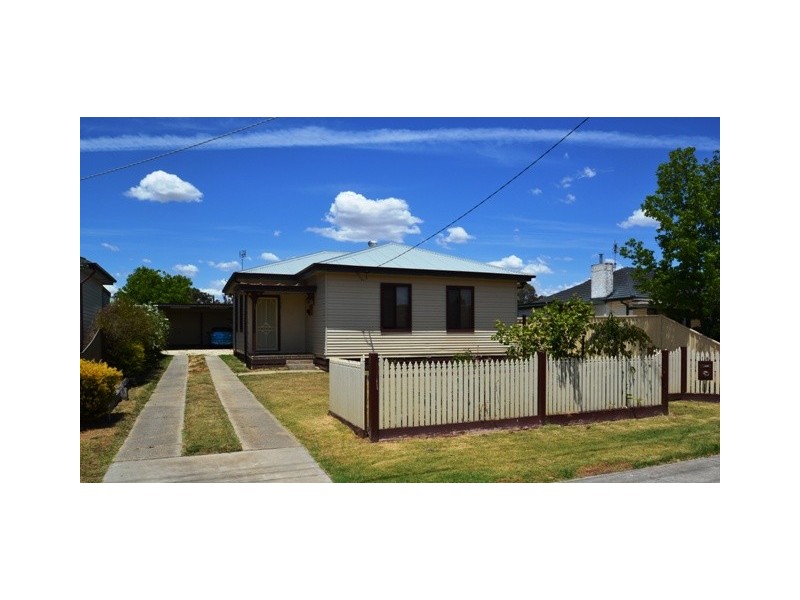 18 Avenel Road, Seymour VIC 3660