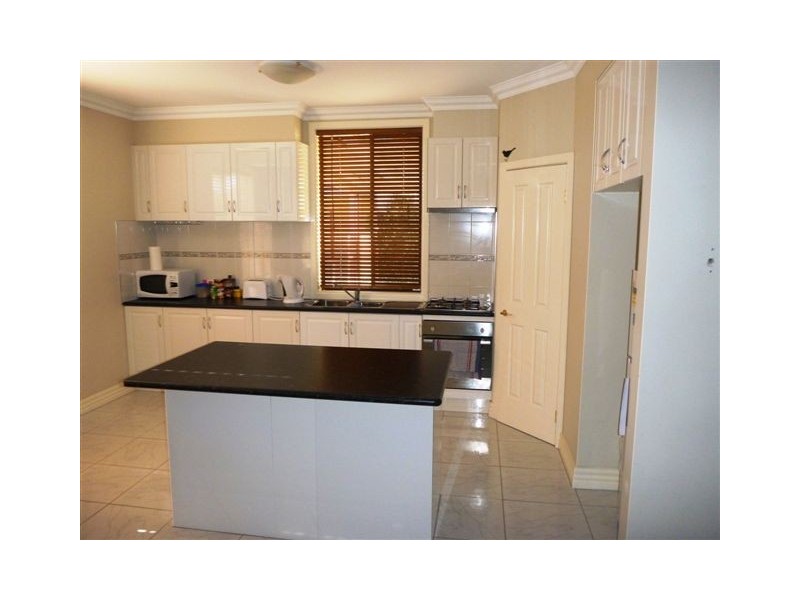 18 Avenel Road, Seymour VIC 3660