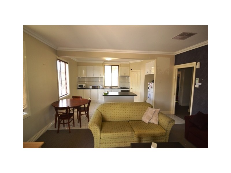 18 Avenel Road, Seymour VIC 3660