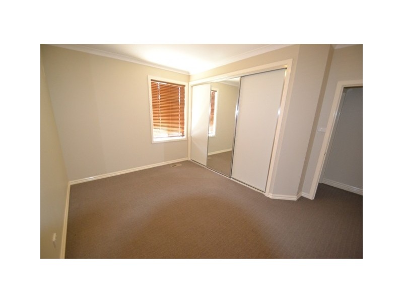 18 Avenel Road, Seymour VIC 3660