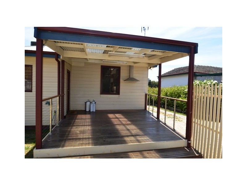 18 Avenel Road, Seymour VIC 3660