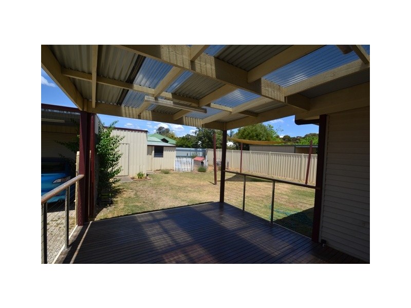 18 Avenel Road, Seymour VIC 3660