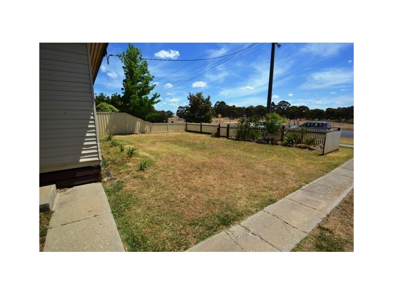 18 Avenel Road, Seymour VIC 3660