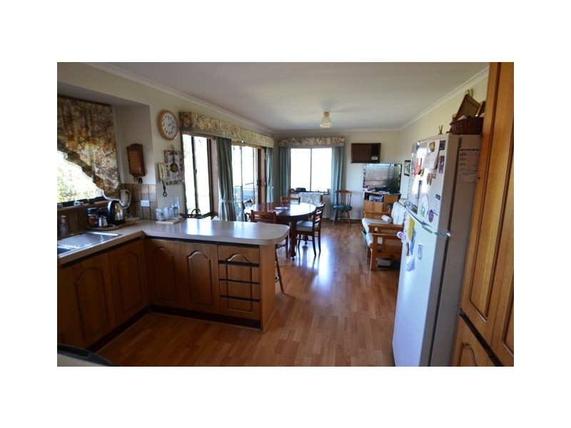 21 Priestley Cres, Seymour VIC 3660