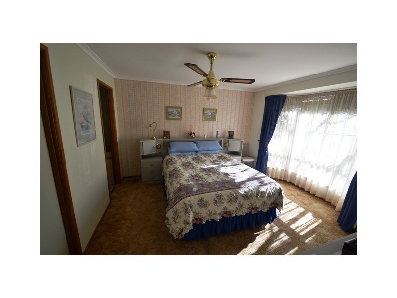 21 Priestley Cres, Seymour VIC 3660