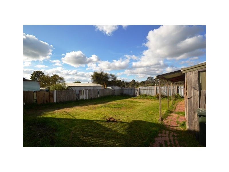 20 Redbank Rd, Seymour VIC 3660