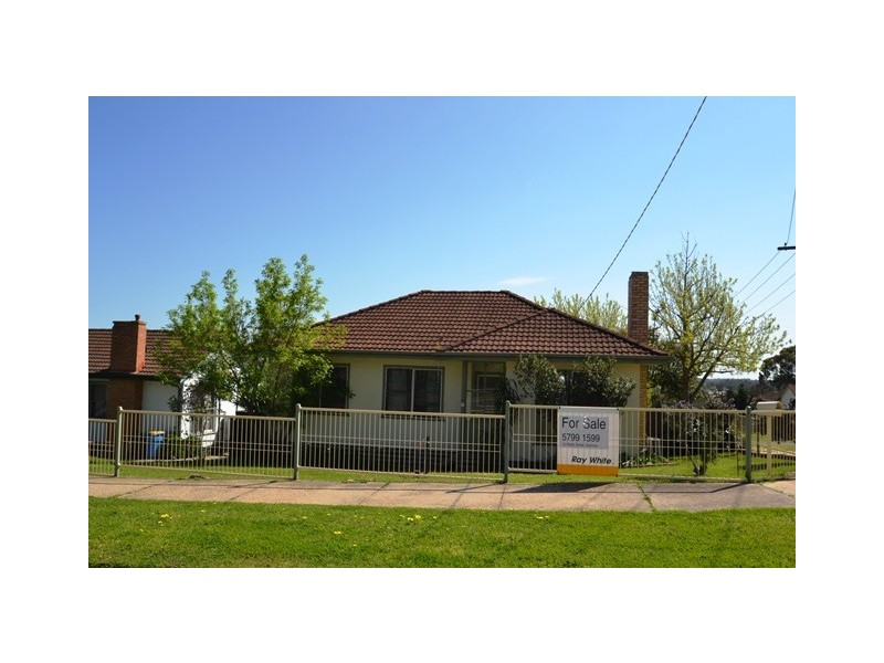 42 Chisholm Crs, Seymour VIC 3660