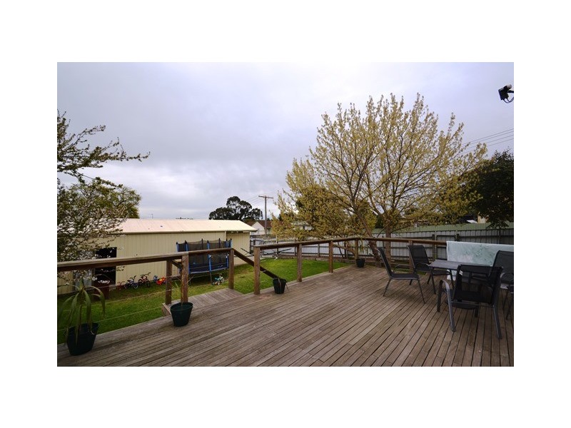 42 Chisholm Crs, Seymour VIC 3660