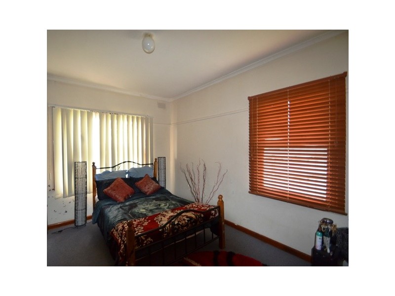 42 Chisholm Crs, Seymour VIC 3660