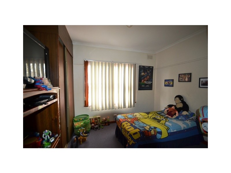 42 Chisholm Crs, Seymour VIC 3660