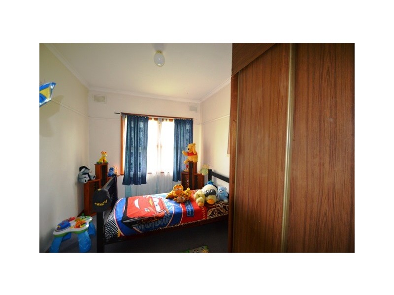 42 Chisholm Crs, Seymour VIC 3660