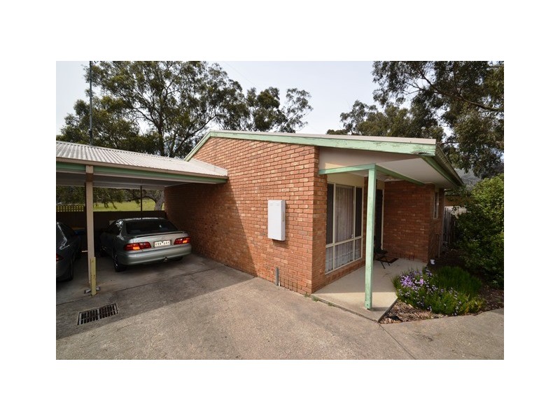 2/30 Clarey Avenue, Seymour VIC 3660