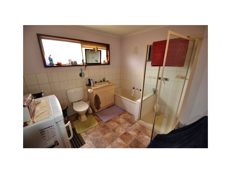 2/30 Clarey Avenue, Seymour VIC 3660