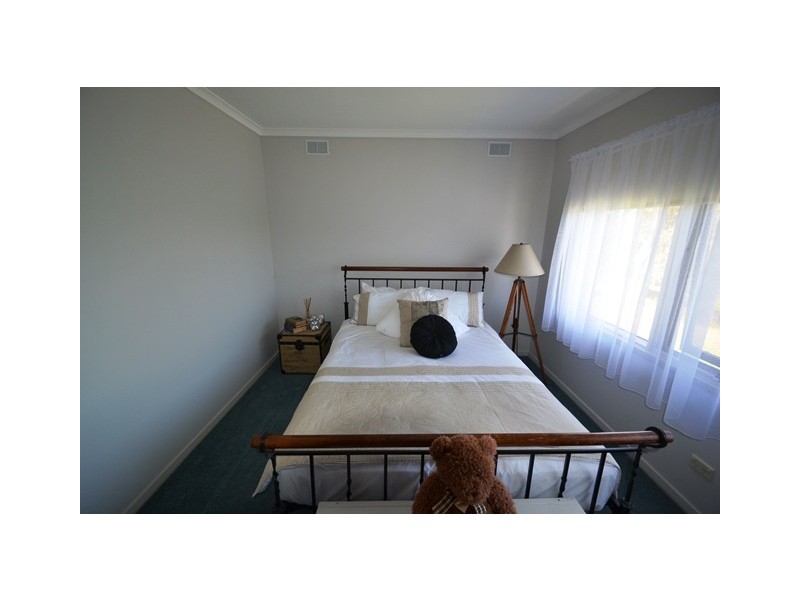 6 Delhi Street, Seymour VIC 3660