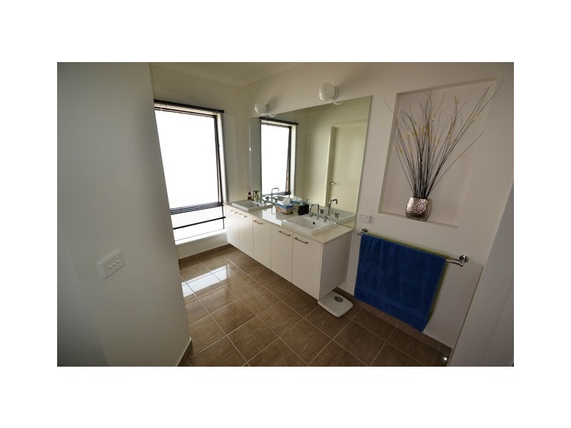 13 – 15 Scarlett Street, Avenel VIC 3664