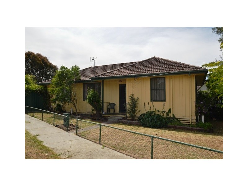 17 Sinclair Cres, Seymour VIC 3660