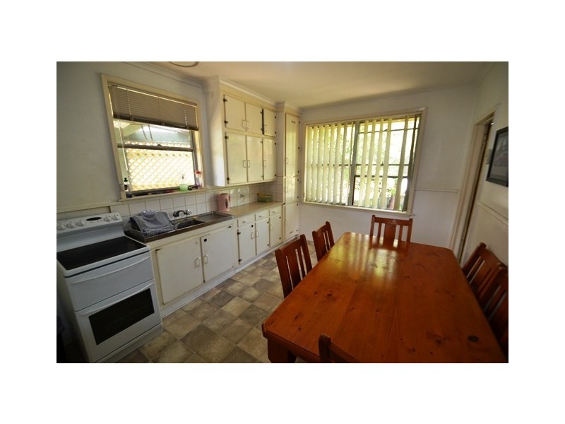 17 Sinclair Cres, Seymour VIC 3660