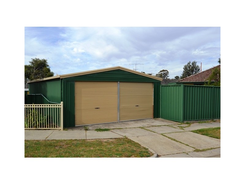 17 Sinclair Cres, Seymour VIC 3660