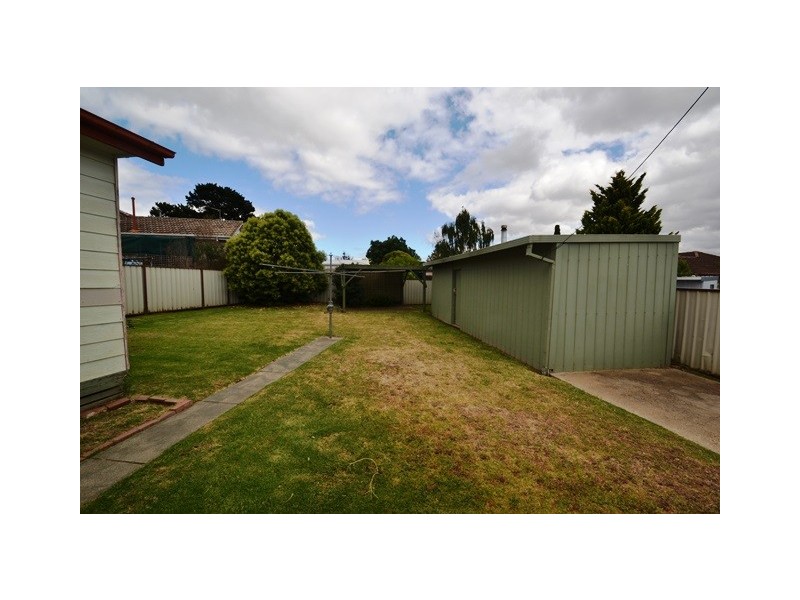 11 Sinclair Cres, Seymour VIC 3660