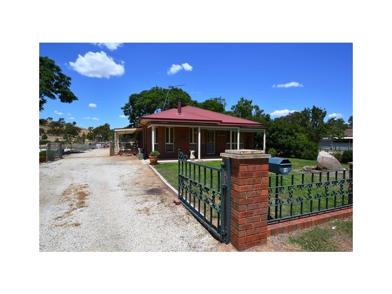 12 Longwood Road, Avenel VIC 3664