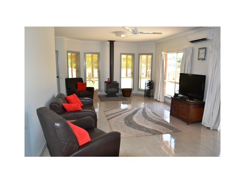 12 Longwood Road, Avenel VIC 3664