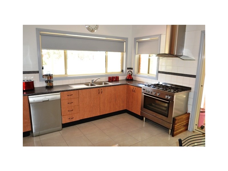 12 Longwood Road, Avenel VIC 3664