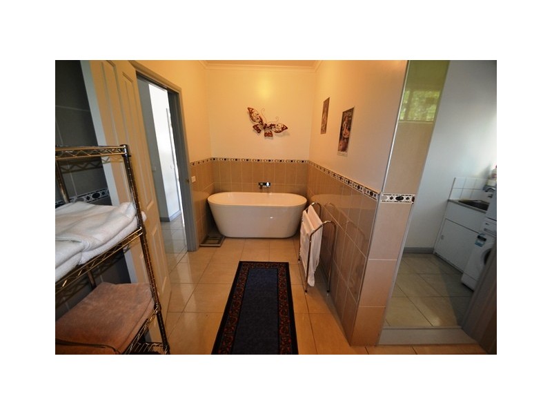 12 Longwood Road, Avenel VIC 3664