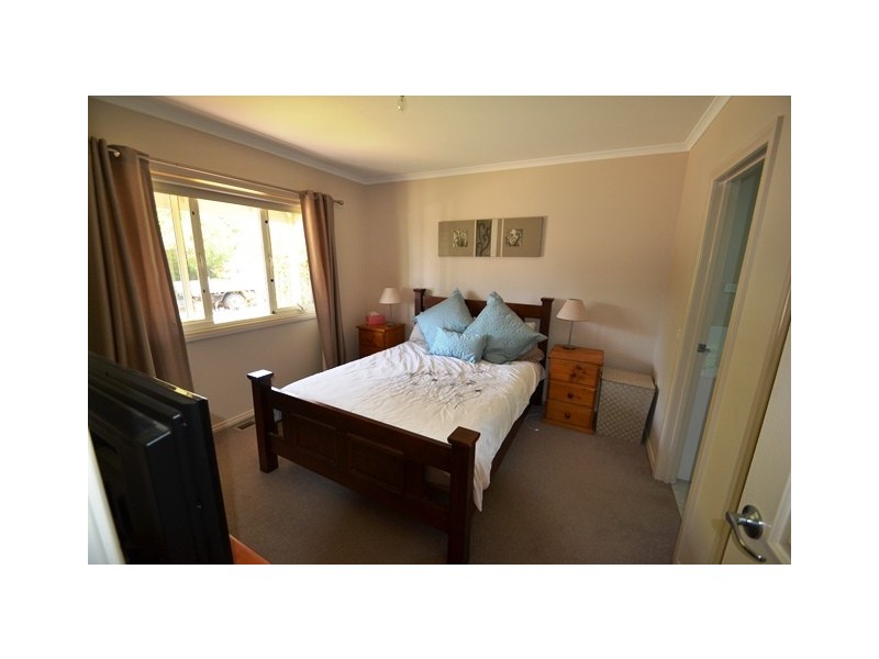 17 Moyle Street, Seymour VIC 3660