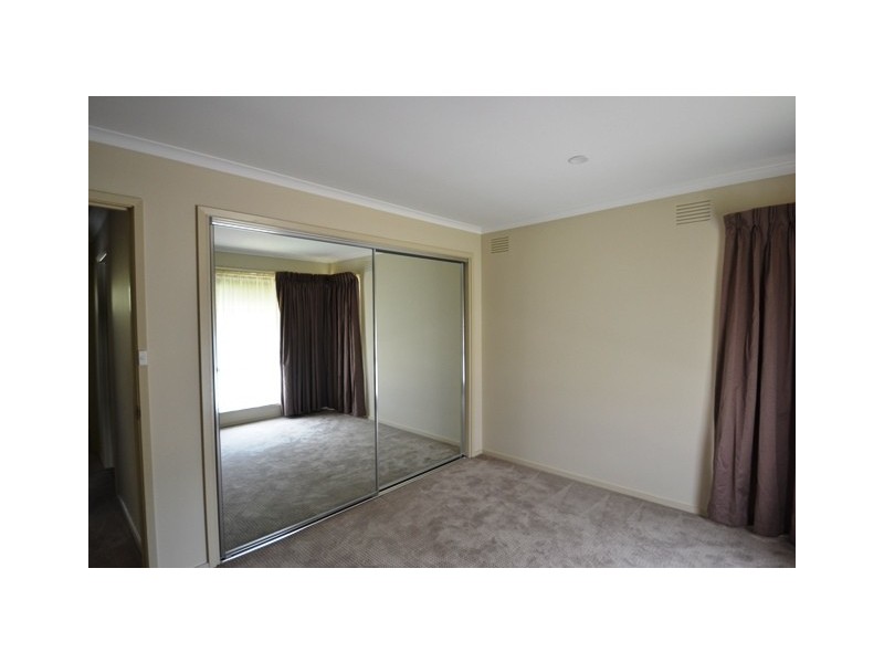 18 Oak Street, Seymour VIC 3660