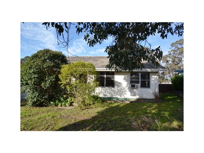 18 Martindale Cres, Seymour VIC 3660