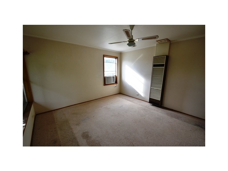 18 Martindale Cres, Seymour VIC 3660