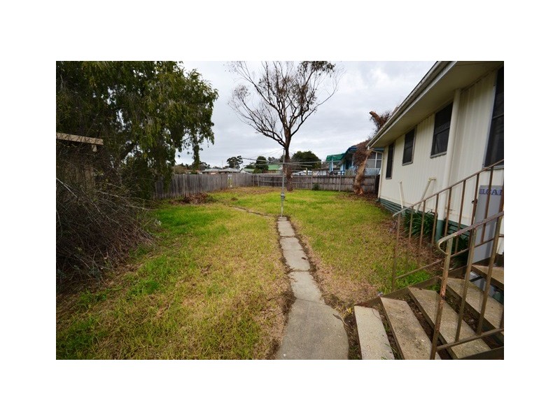 18 Martindale Cres, Seymour VIC 3660